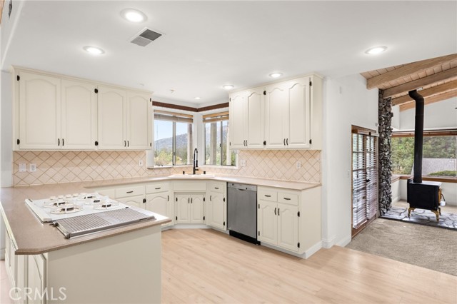 1116 Ca-2, Wrightwood CA: https://media.crmls.org/medias/e533cfe6-3cc5-47bc-b106-4273d6c03a7a.jpg