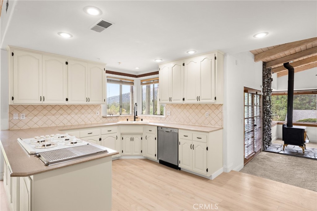 MLS #CV25120554 image #15