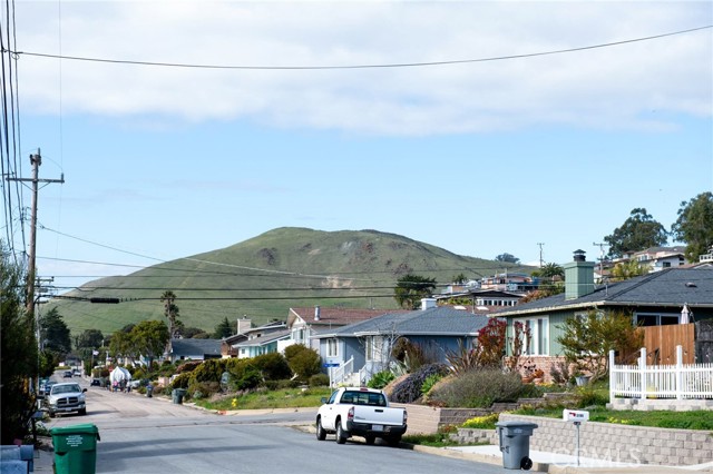 2761 Hemlock Avenue, Morro Bay CA: https://media.crmls.org/medias/e534bb84-1546-46ba-9977-a684b7a00552.jpg