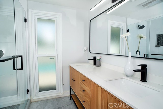 8464 Moorcroft Avenue, West Hills CA: https://media.crmls.org/medias/e5360b25-33e4-419f-a358-01f1e546b918.jpg