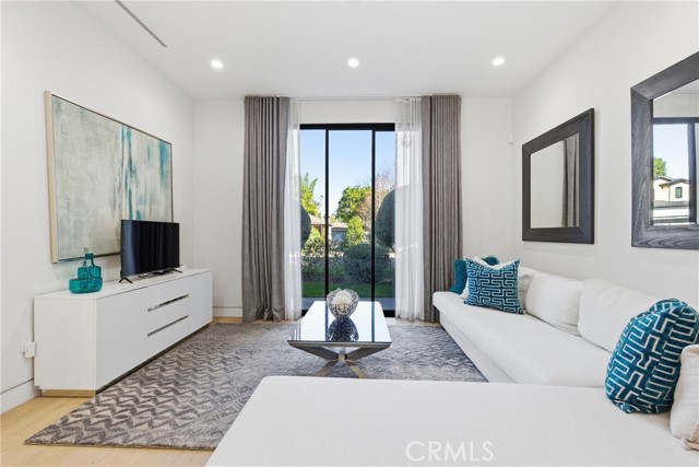 Detail Gallery Image 8 of 48 For 4545 Stern Ave, Sherman Oaks,  CA 91423 - 6 Beds | 5/1 Baths