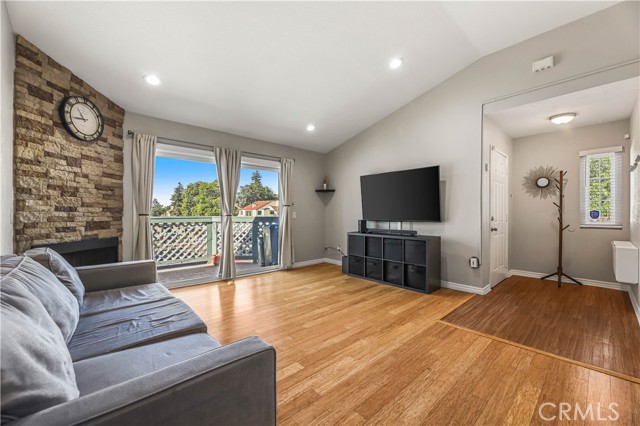 Detail Gallery Image 2 of 38 For 3512 W Stonepine #D,  Anaheim,  CA 92804 - 1 Beds | 1 Baths
