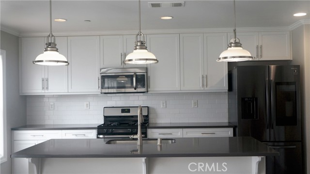 Detail Gallery Image 5 of 30 For 4166 Isabella Cir, Lake Elsinore,  CA 92530 - 3 Beds | 2/1 Baths