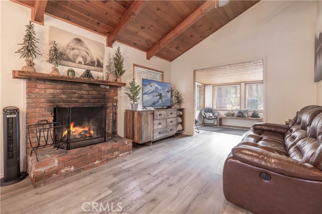 Detail Gallery Image 4 of 26 For 42581 Willow Ave, Big Bear Lake,  CA 92315 - 2 Beds | 1 Baths