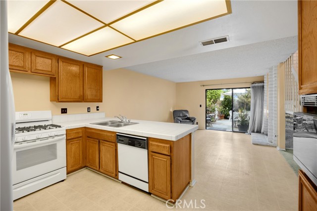 Detail Gallery Image 17 of 39 For 2622 N Tustin Ave (147),  Santa Ana,  CA 92705 - 3 Beds | 2/1 Baths