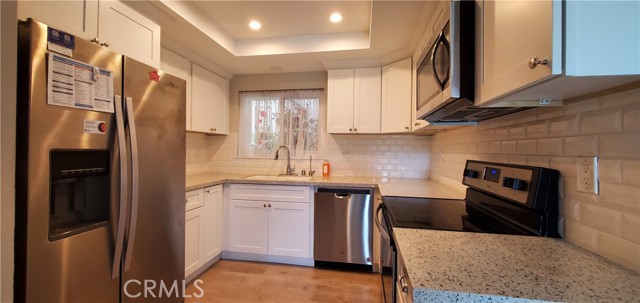 2353 Via Mariposa W, Laguna Woods CA: https://media.crmls.org/medias/e53be7bb-a430-4323-86f7-e1f02f9f9f57.jpg