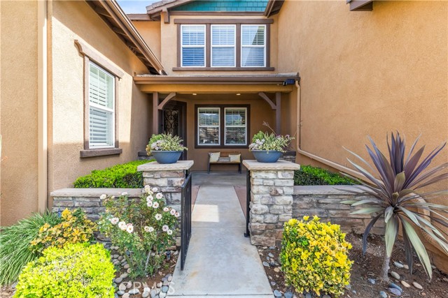Detail Gallery Image 5 of 71 For 1357 Onyx Cir, Corona,  CA 92882 - 5 Beds | 4 Baths