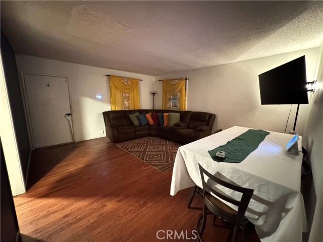 Detail Gallery Image 4 of 12 For 910 W 138th, Compton,  CA 90222 - 3 Beds | 1 Baths