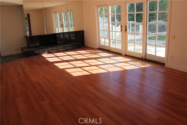 Detail Gallery Image 2 of 23 For 4527 Stark, Woodland Hills,  CA 91364 - 3 Beds | 3 Baths