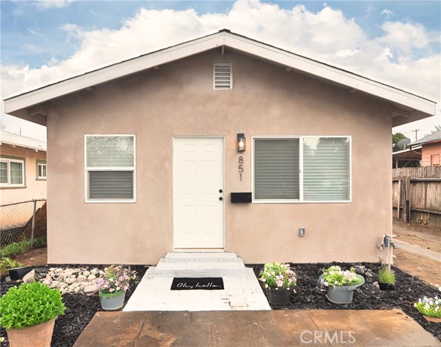 Detail Gallery Image 1 of 17 For 851 S 9th St, Fresno,  CA 93702 - 3 Beds | 2 Baths