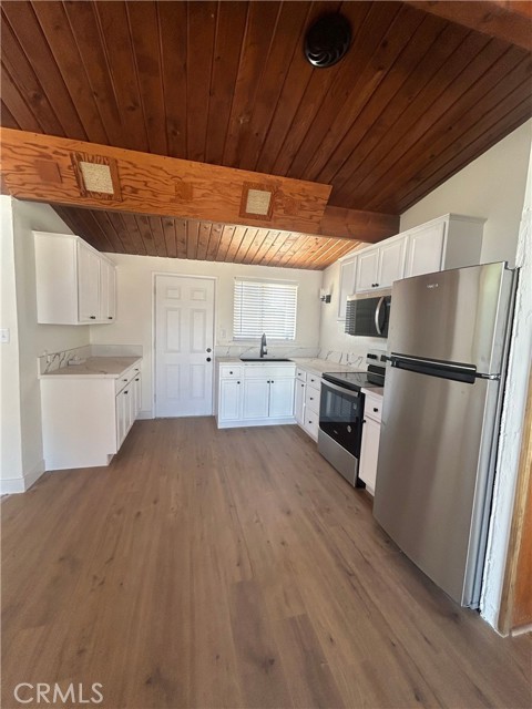 6096 Cahuilla Avenue, 29 Palms CA: https://media.crmls.org/medias/e53eefc6-bb26-49fd-a960-405132e622d4.jpg