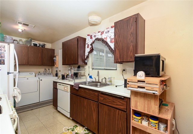 533 San Rogelio Street, Hemet CA: https://media.crmls.org/medias/e53fe8c7-90d3-4407-9395-3a687d8ba246.jpg