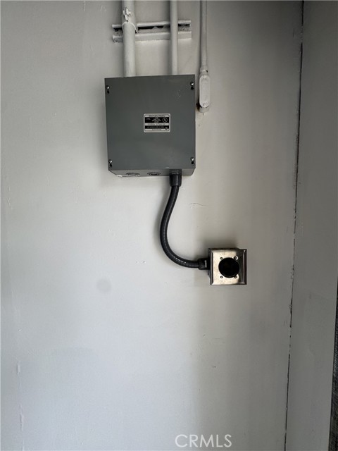 Detail Gallery Image 19 of 22 For 2212 Linda Flora Dr, Los Angeles,  CA 90077 - 3 Beds | 2/1 Baths