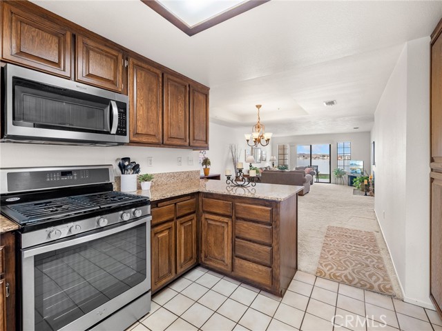 Detail Gallery Image 7 of 41 For 13313 Makai Ct #18,  Victorville,  CA 92395 - 2 Beds | 2 Baths