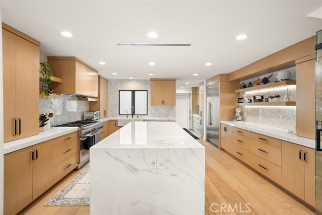 Detail Gallery Image 2 of 64 For 307 18th St, Huntington Beach,  CA 92648 - 3 Beds | 3/1 Baths