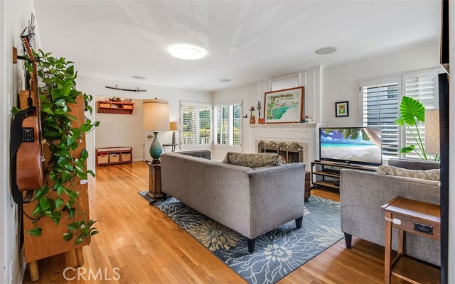 Detail Gallery Image 5 of 36 For 4603 Longridge, Sherman Oaks,  CA 91423 - 3 Beds | 2 Baths