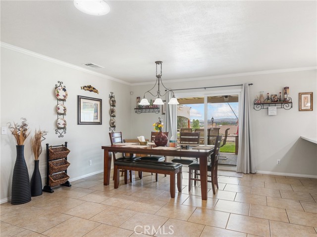 Detail Gallery Image 11 of 46 For 14427 Holly Dr, Victorville,  CA 92395 - 4 Beds | 2 Baths