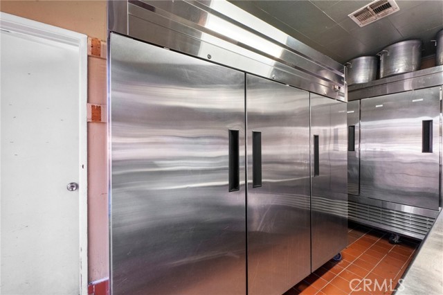 8111 Foothill Boulevard, Rancho Cucamonga CA: https://media.crmls.org/medias/e54355b3-5700-43a4-a344-425faf6c8ea1.jpg