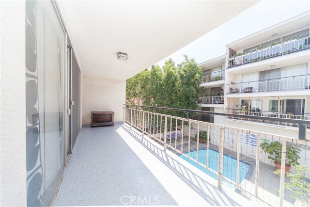 Detail Gallery Image 10 of 12 For 7260 Hillside, Los Angeles,  CA 90046 - 1 Beds | 2 Baths