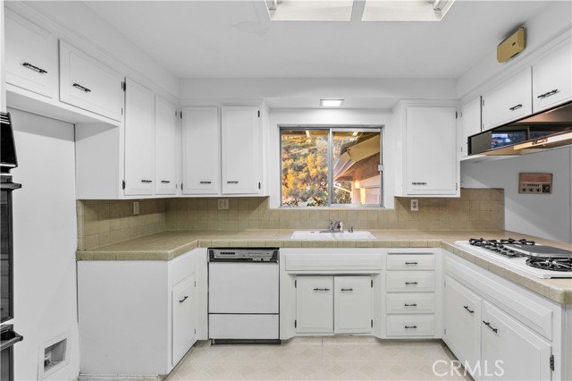 Detail Gallery Image 30 of 63 For 9960 Milburn, Sun Valley,  CA 91352 - 4 Beds | 2 Baths