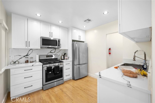 Detail Gallery Image 7 of 14 For 8210 Laurelgrove Ave, North Hollywood,  CA 91605 - 2 Beds | 1 Baths