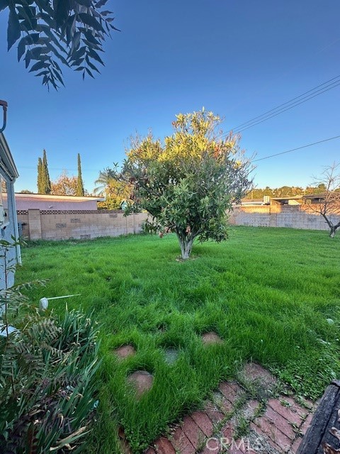 Detail Gallery Image 3 of 17 For 27220 Marchland, Canyon Country,  CA 91351 - 3 Beds | 1/1 Baths