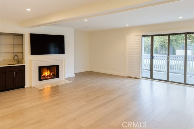 Detail Gallery Image 3 of 14 For 1310 Roxbury Dr #102,  Los Angeles,  CA 90035 - 2 Beds | 2 Baths