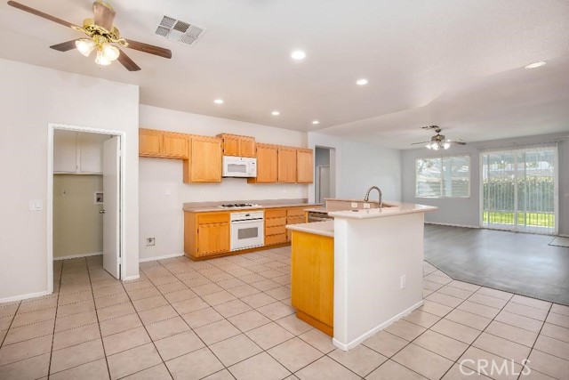 Detail Gallery Image 8 of 20 For 3756 Saddleback Dr, Palmdale,  CA 93550 - 4 Beds | 2 Baths