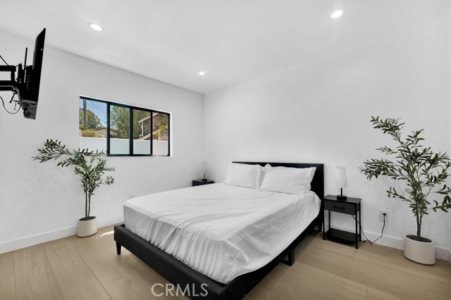 17072 Oak View Drive, Encino CA: https://media.crmls.org/medias/e546f2ef-cf0b-43e1-ba76-83e8acf107cd.jpg
