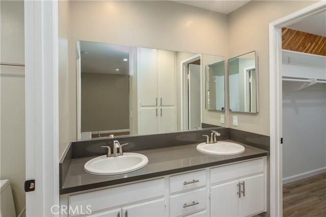 661 La Corona Court, Oak Park CA: https://media.crmls.org/medias/e5473eba-570b-40af-953c-f0f95e0ef3bd.jpg
