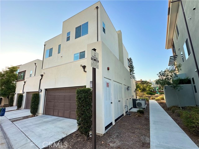 147 Episode, Irvine CA: https://media.crmls.org/medias/e547f51c-822e-44e4-9fea-8d39f46f07d1.jpg