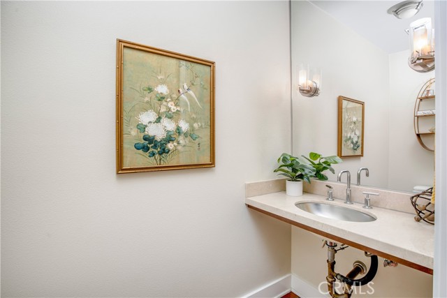 Detail Gallery Image 12 of 41 For 395 E 4th St #3,  Long Beach,  CA 90802 - 2 Beds | 2 Baths