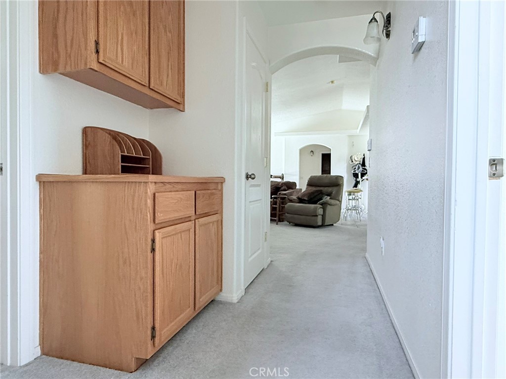 https://media.crmls.org/medias/e5484e35-a288-4010-b60e-e0d134a5d17f.jpg?preset=X-Large