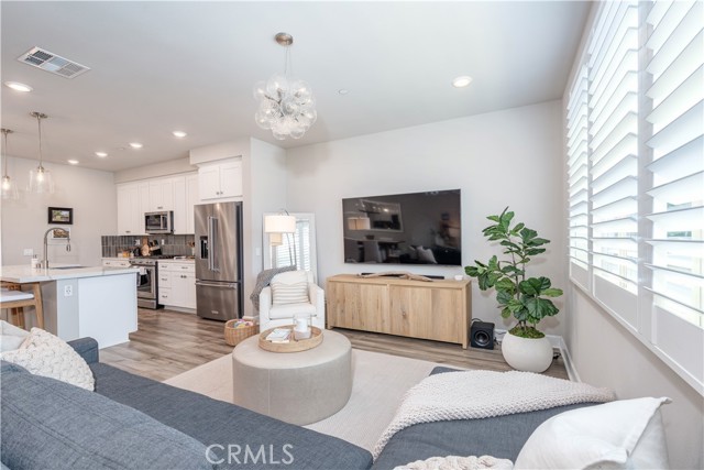 19209 Tideline Court, Huntington Beach CA: https://media.crmls.org/medias/e5489500-fae8-4e56-90db-1990b2a54a85.jpg