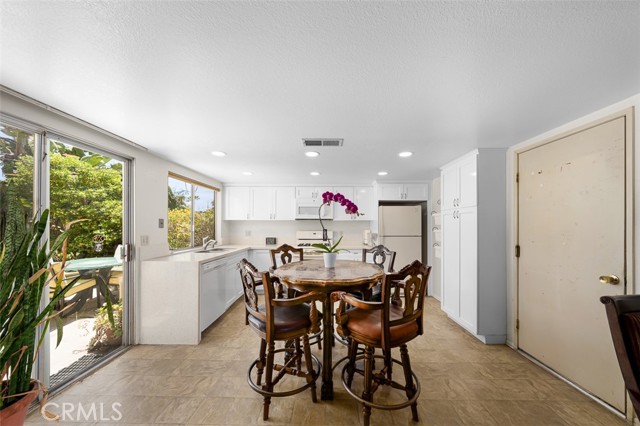 Detail Gallery Image 11 of 28 For 7206 Mimosa Dr, Carlsbad,  CA 92011 - 3 Beds | 2 Baths