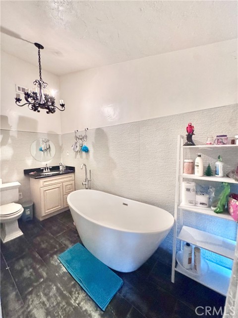 Detail Gallery Image 12 of 15 For 13720 Lomitas Ave, La Puente,  CA 91746 - 6 Beds | 6/1 Baths