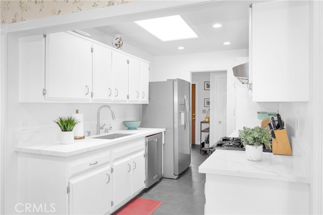 8381 E Hendrie Street, Long Beach CA: https://media.crmls.org/medias/e54b35f7-b67d-4e9b-9a4b-239807b1a355.jpg