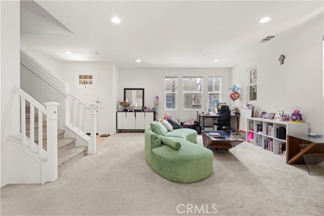 Detail Gallery Image 3 of 26 For 6049 Snapdragon, Corona,  CA 92880 - 3 Beds | 2/1 Baths