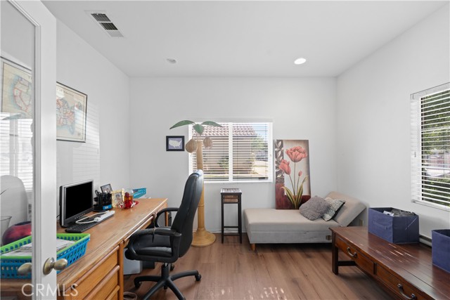 37032 Sabal Avenue, Palmdale CA: https://media.crmls.org/medias/e54c59b5-01b6-44cb-aaf3-37f2bd1003e8.jpg