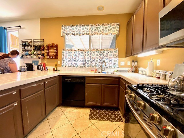 Detail Gallery Image 29 of 40 For 16883 Hazeltine Ct, Fontana,  CA 92336 - 4 Beds | 2/1 Baths