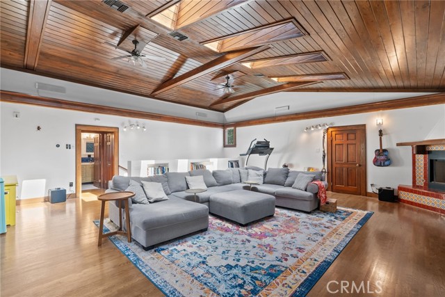 1719 Monte Vista Street, Pasadena CA: https://media.crmls.org/medias/e54f3f4f-3d7a-4843-8743-95b2d5aa79bf.jpg