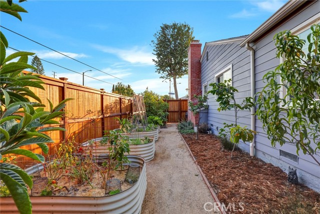 Detail Gallery Image 44 of 52 For 3902 North Marshall Way, Long Beach,  CA 90807 - 2 Beds | 1 Baths