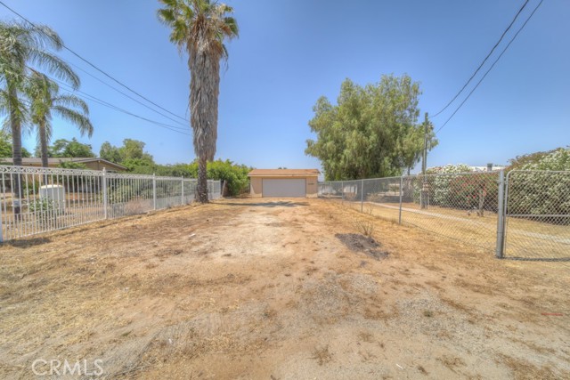 25680 Troy Lane, Menifee CA: https://media.crmls.org/medias/e5508d31-84e6-4eb1-b35f-9ad5ac201a06.jpg