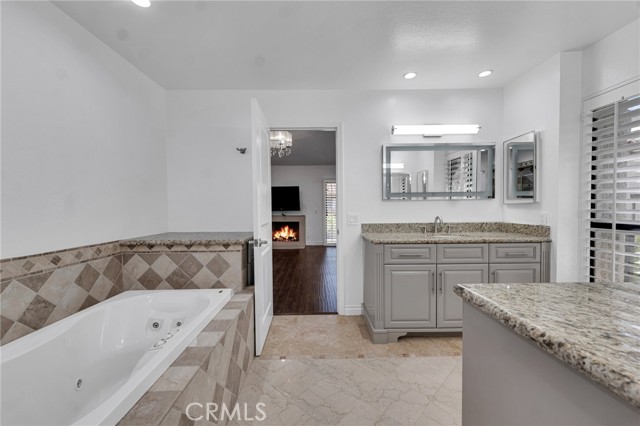 Detail Gallery Image 21 of 31 For 23473 Park Sorrento #8,  Calabasas,  CA 91302 - 3 Beds | 2/1 Baths