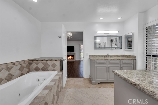 Detail Gallery Image 21 of 31 For 23473 Park Sorrento #8,  Calabasas,  CA 91302 - 3 Beds | 2/1 Baths