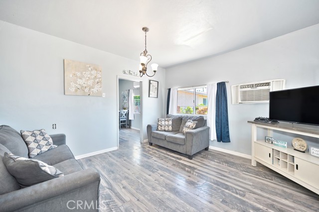 1107 B Street, Brawley CA: https://media.crmls.org/medias/e5513d7b-6b25-4609-94d2-a169858e5b75.jpg