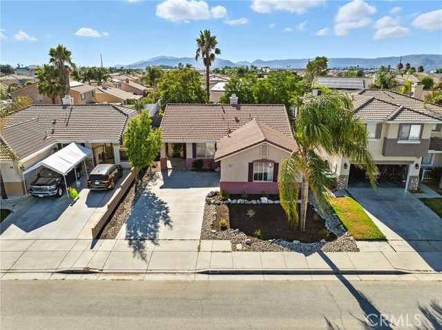 1063 Blackburn Way, Hemet CA: https://media.crmls.org/medias/e5516407-d72d-44ba-a849-0455efe9a664.jpg
