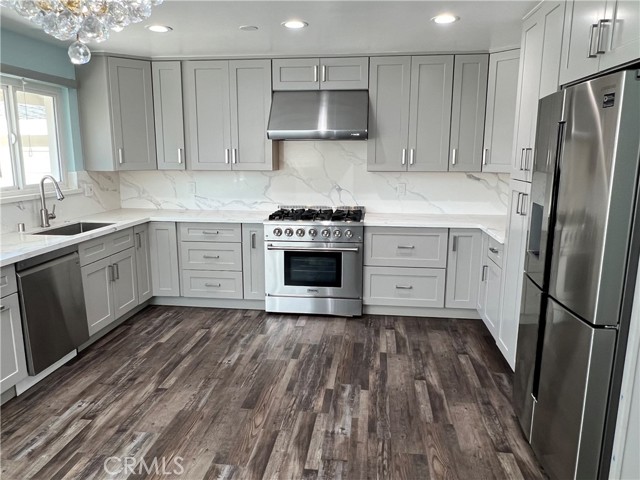 Detail Gallery Image 4 of 42 For 18614 Liggett St, Northridge,  CA 91324 - 5 Beds | 3/1 Baths