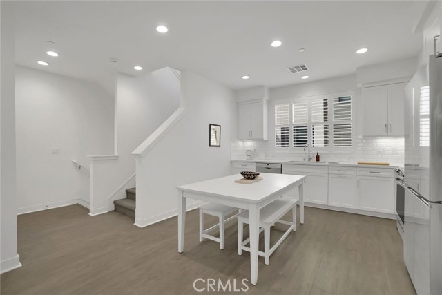 Detail Gallery Image 7 of 22 For 318 Bridgewater #7,  Gardena,  CA 90247 - 3 Beds | 2/1 Baths