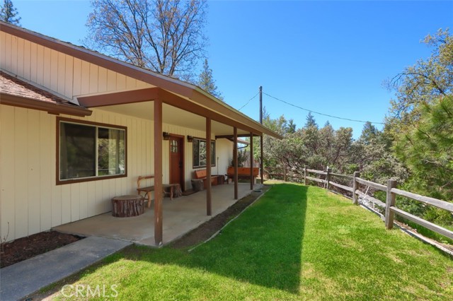 50986 Road 632, Oakhurst CA: https://media.crmls.org/medias/e5527569-4689-4168-9fa8-f61130c9d434.jpg